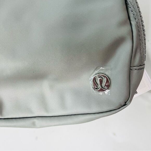 Lululemon Silver Drop Gray Everywhere Belt Bag NWT - Picture 8 of 13